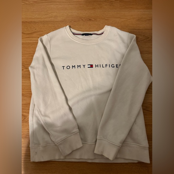 Tommy Hilfiger Sweatshirt ✨4/30$✨ - Picture 1 of 2